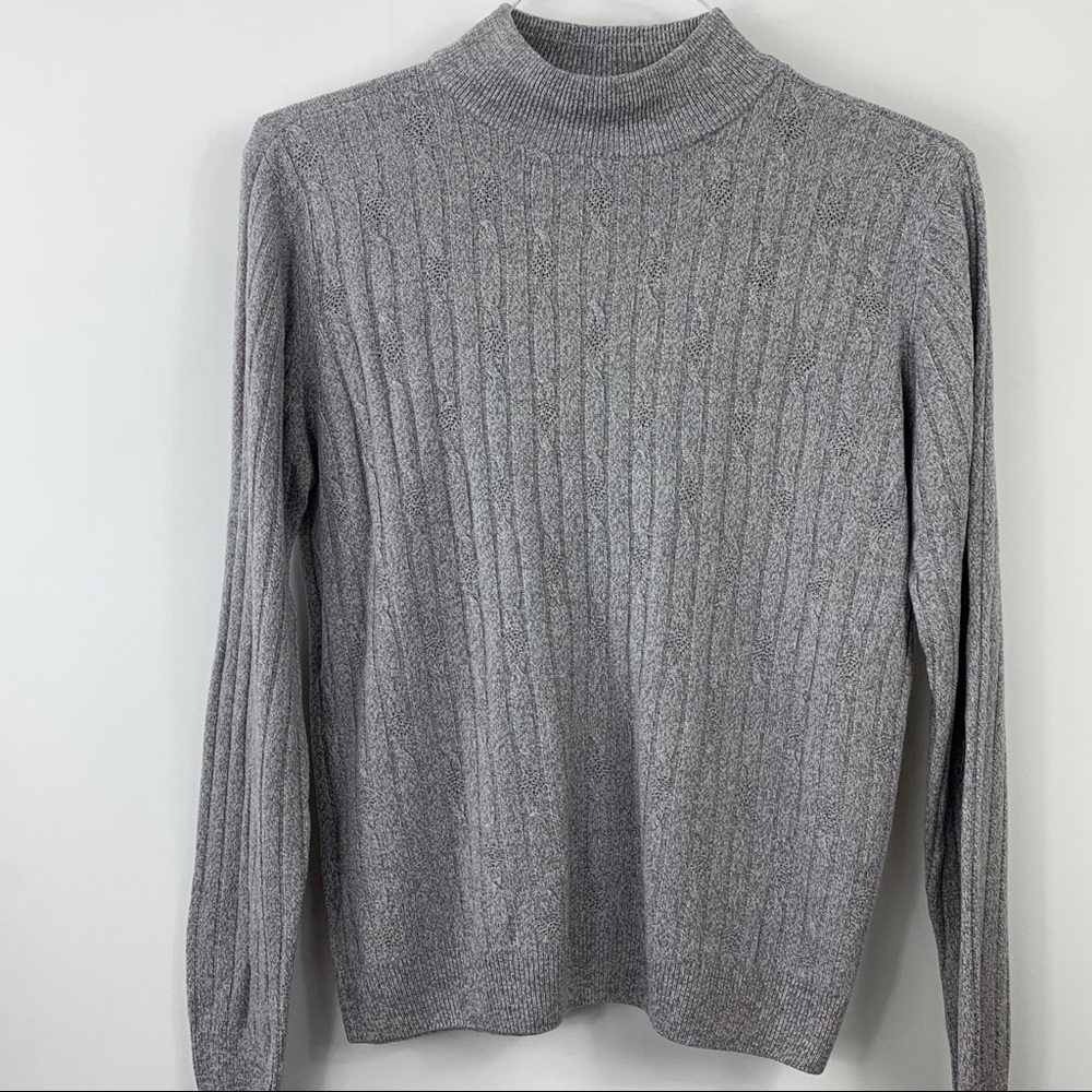 Chandler Hill Gray Sweater‎